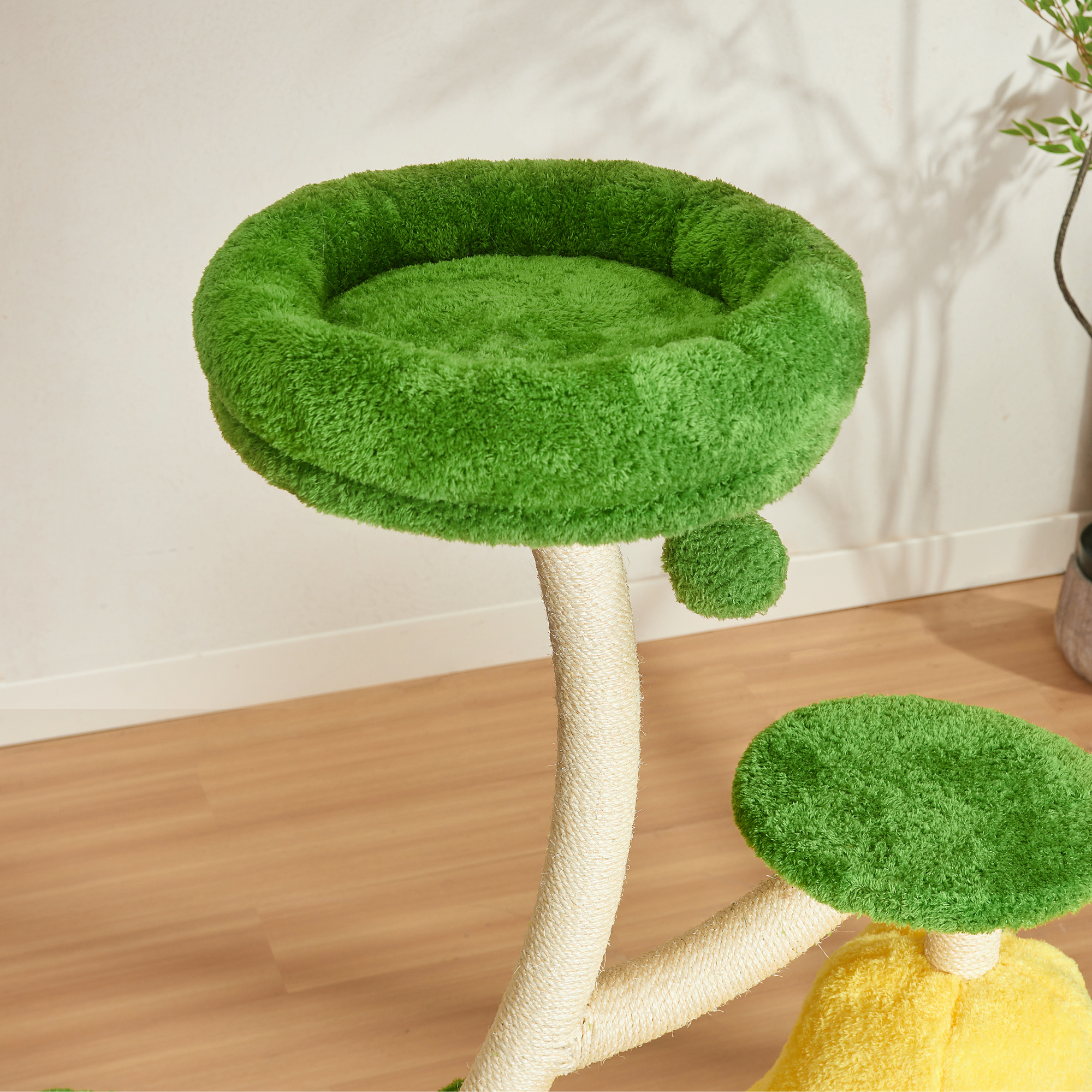 Michu Verde Solid Wooded Base Cat Tree