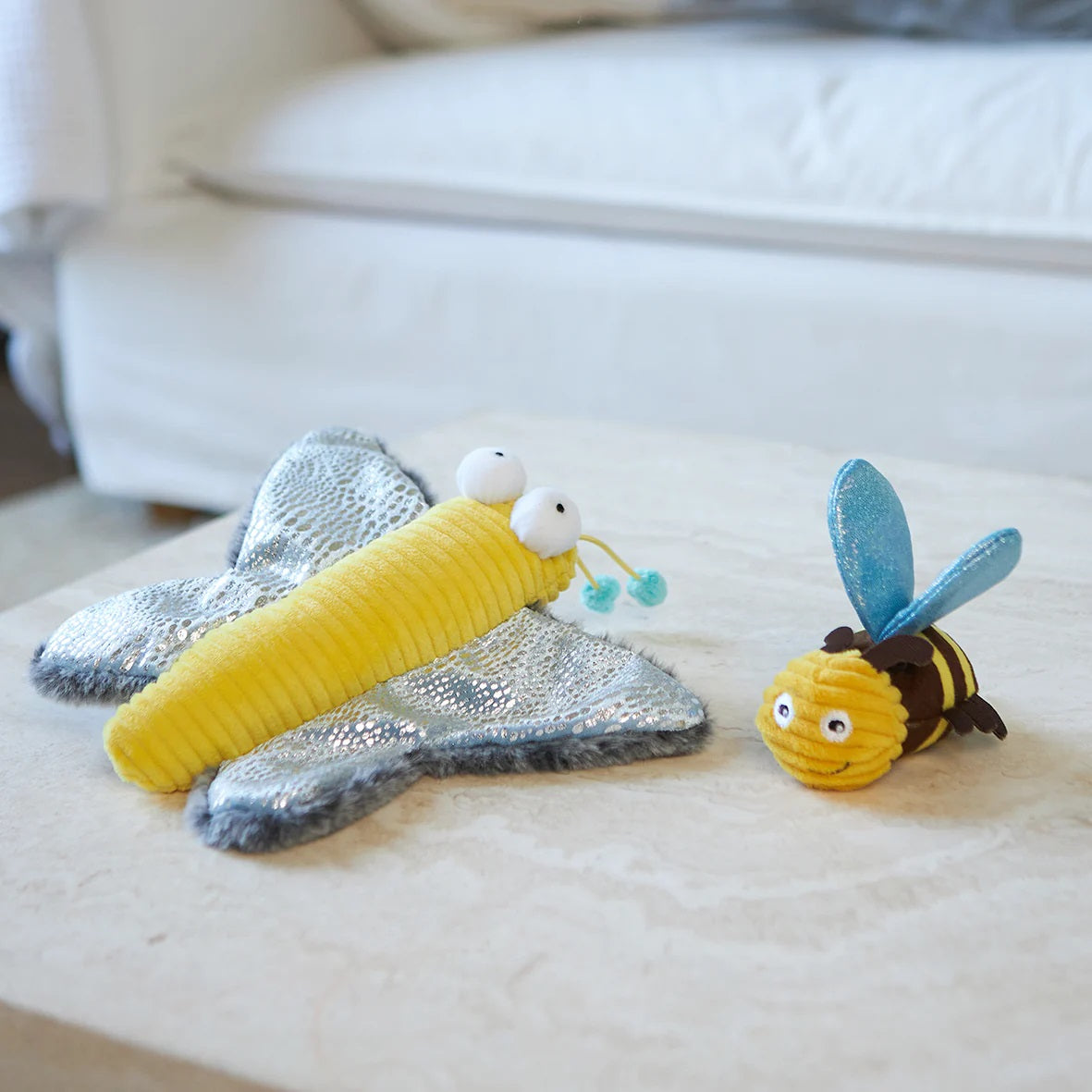 Kazoo Buzzing Bee Cat Toy